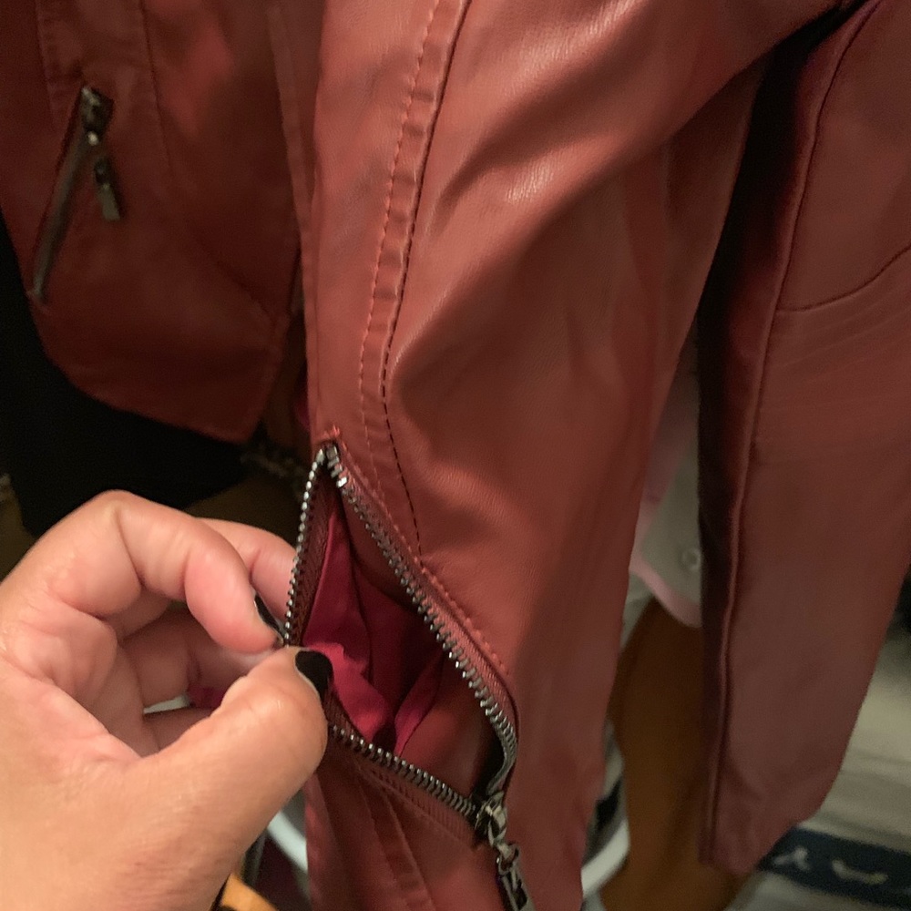 Leather jacket - Picture 4 of 8
